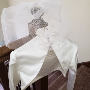 Wedding veil and satin wrap